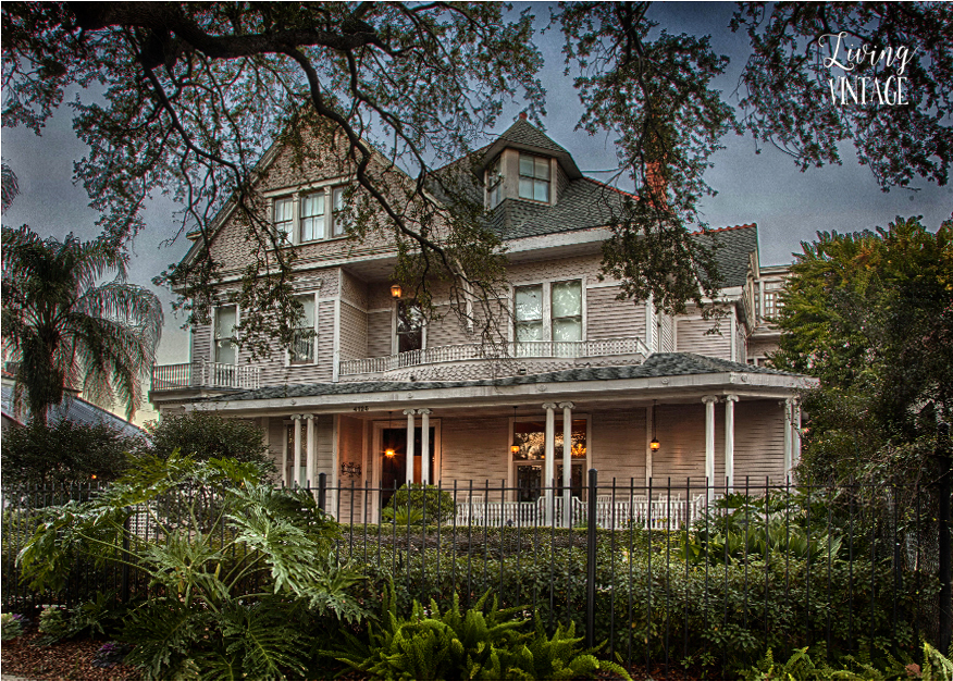 a beautiful bed & breakfast in New Orleans on St. Charles Avenue