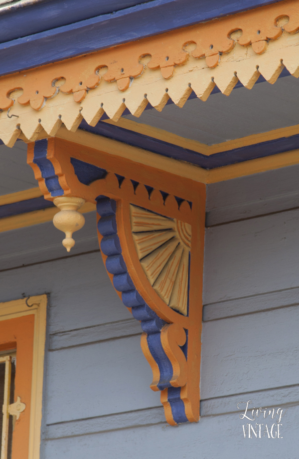 one of the beautiful corbels we spotted in New Orleans - hop over to Living Vintage to see more!