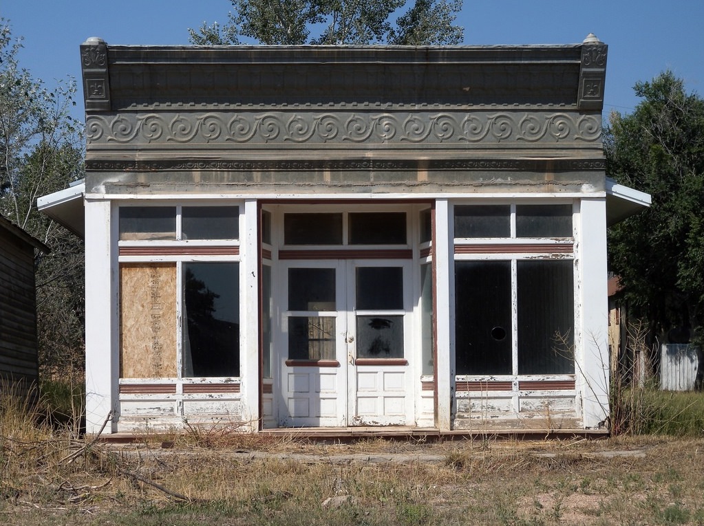 a wonderful old building in South Dakota - one of 8 picks for this week's Friday Favorites