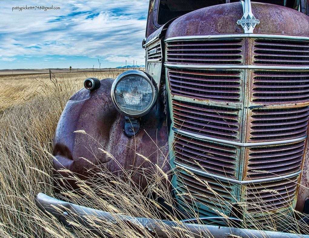beautiful purple hues in this old ride (and a nicely composed shot) - 1 of 8 picks for this week's Friday Favorites