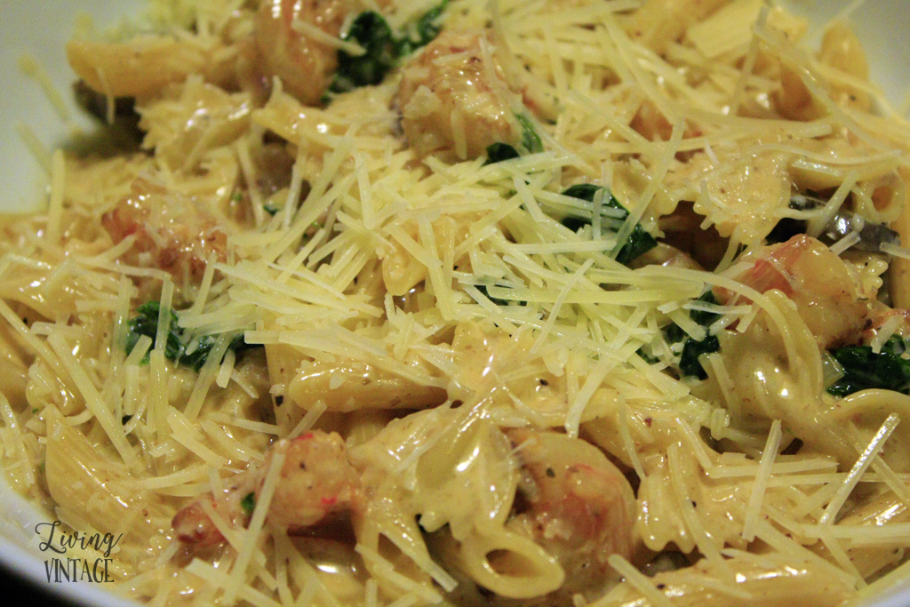 This shrimp alfredo recipe has just a little kick and it's so easy and delicious! 