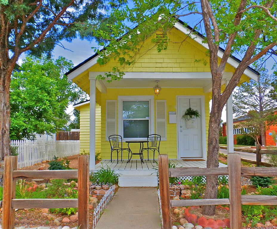 a really cute tiny house that's also a vacation rental in Colorado Springs- 1 of 8 picks for this week's Friday Favorites