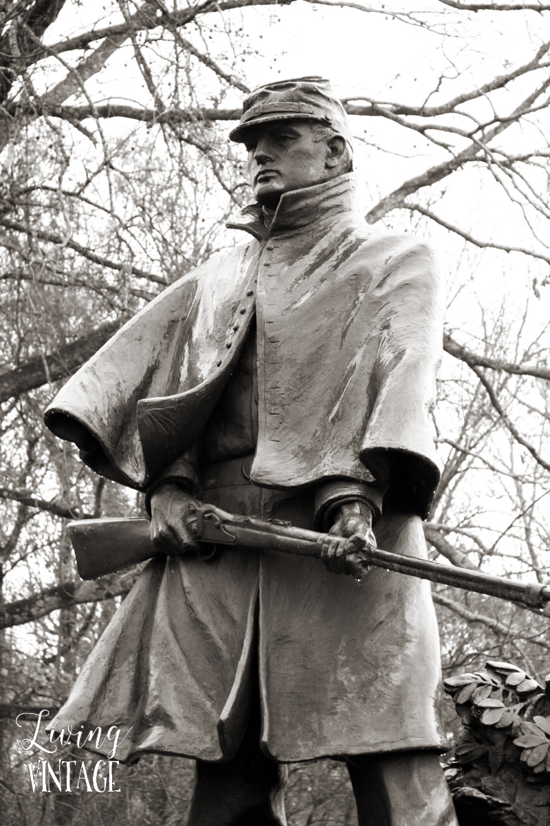 a soldier statue on the Civil War battlefield in Vicksburg