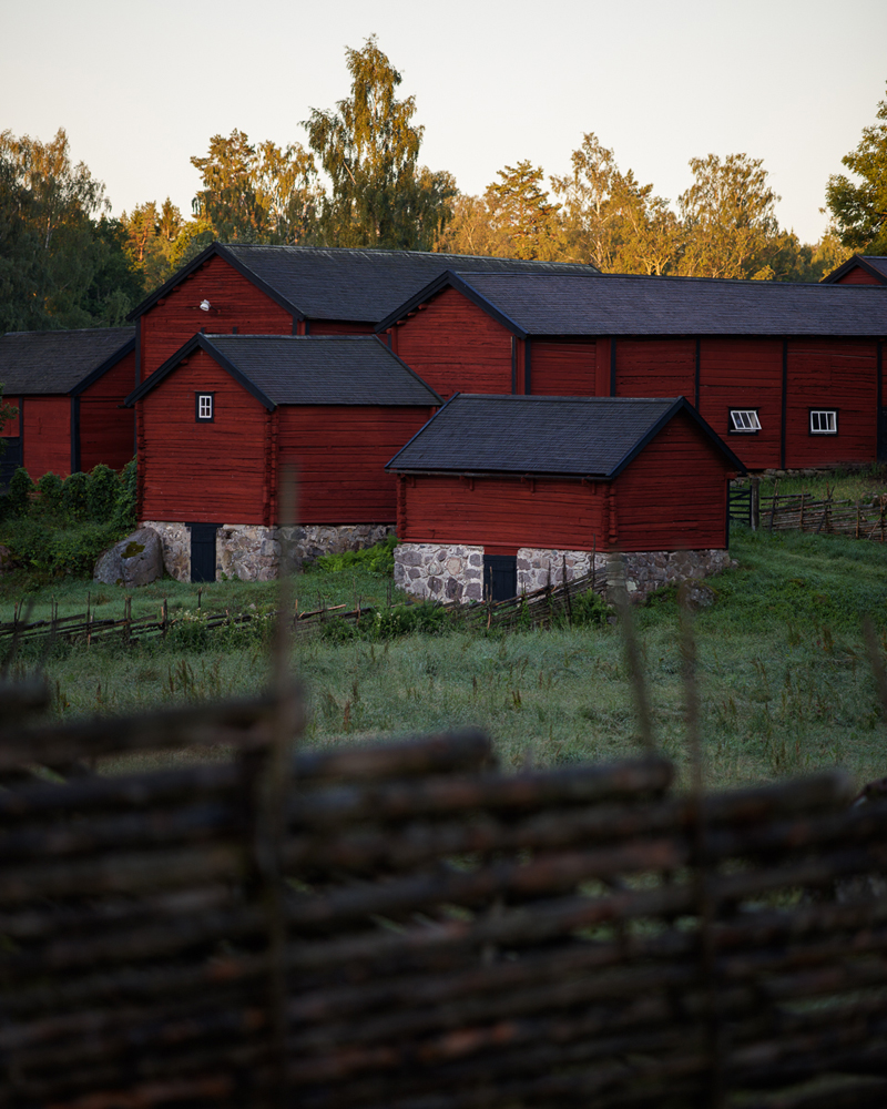 barn red ... or barns red, as the case may be