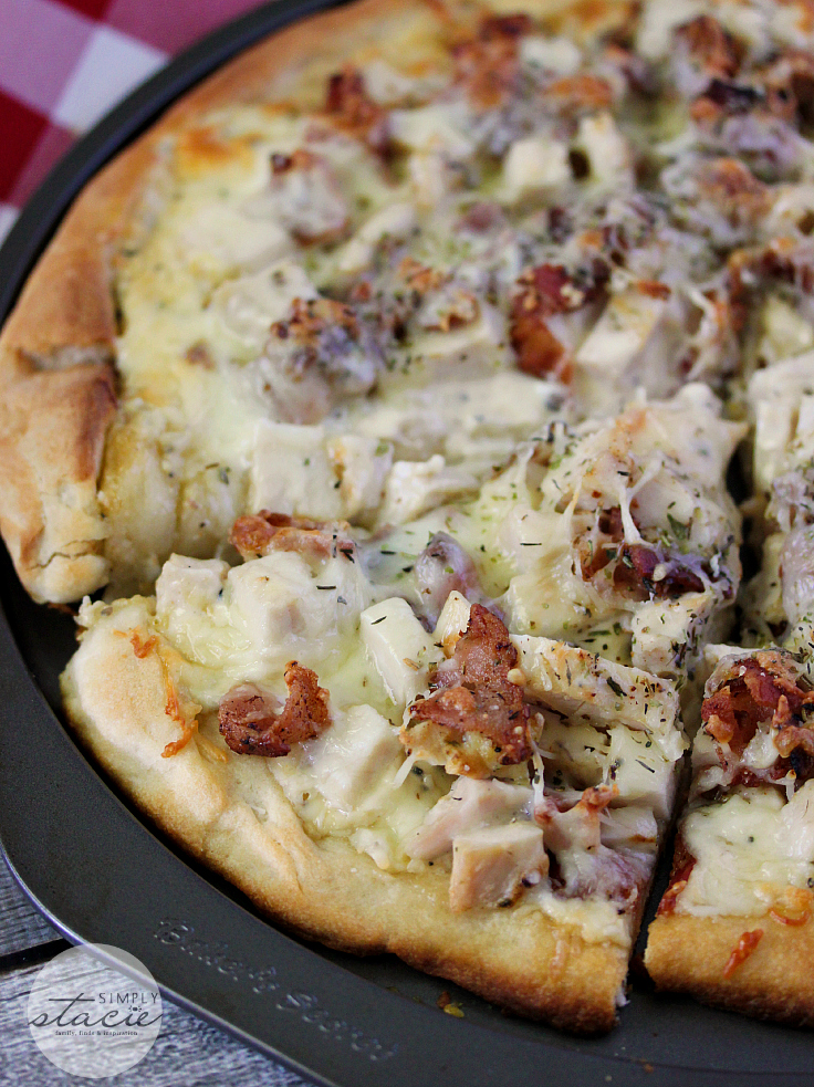 yummy chicken caesar pizza